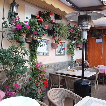 Hostal Restaurante La Muralla Canete  외부 사진