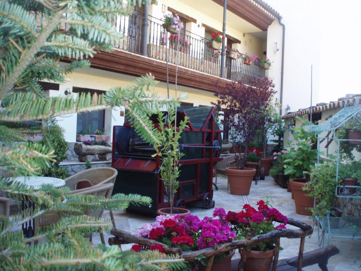 Hostal Restaurante La Muralla Canete  외부 사진