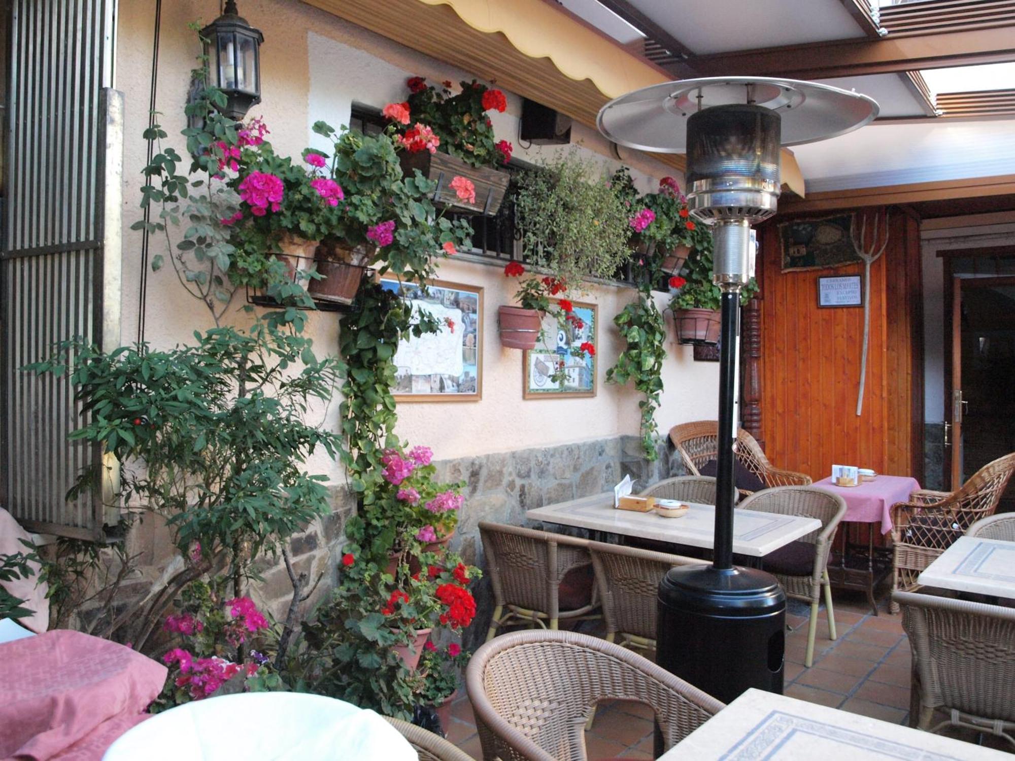 Hostal Restaurante La Muralla Canete  외부 사진