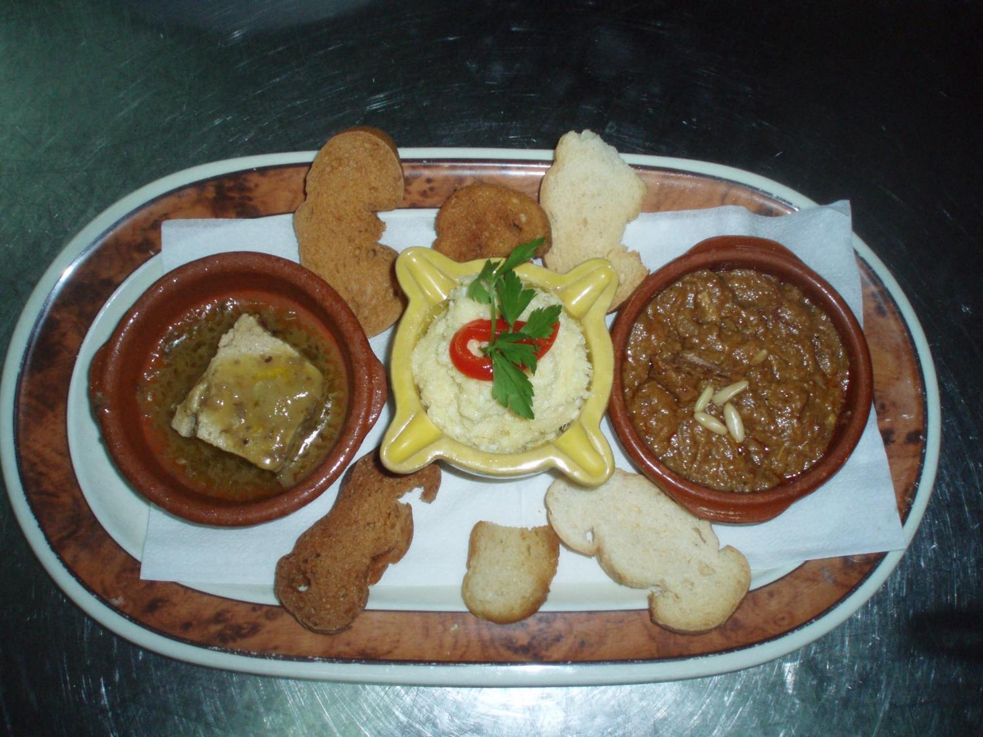 Hostal Restaurante La Muralla Canete  외부 사진